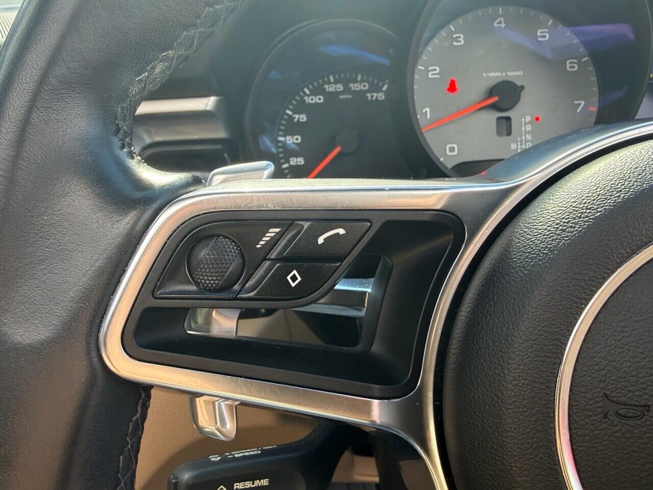 Porsche Macan view 27