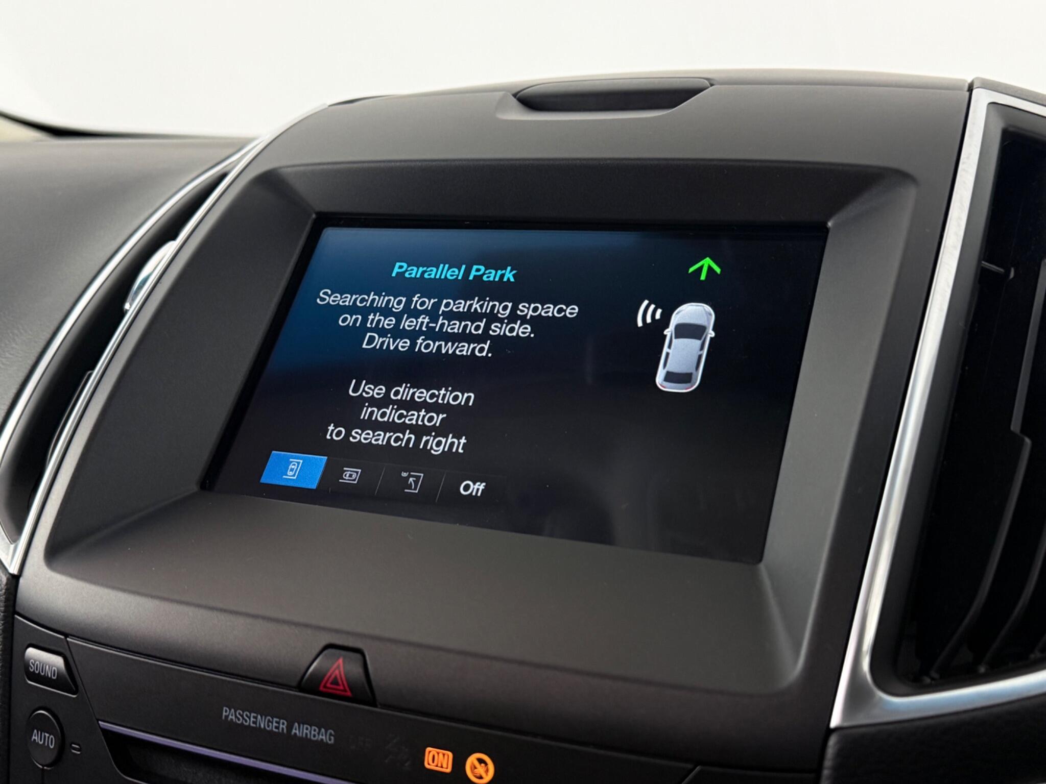 Ford Edge view 30