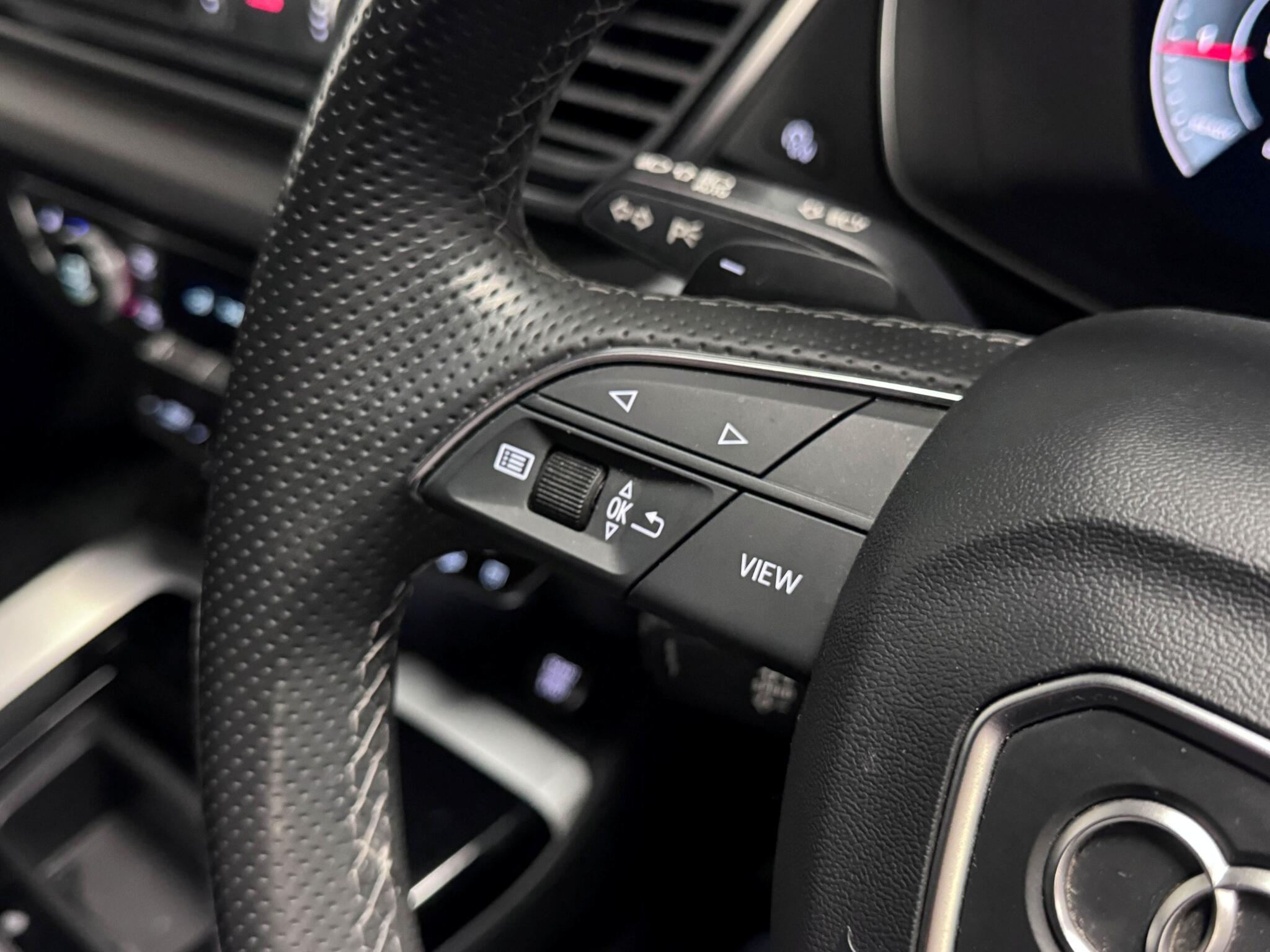 Audi Q5 view 12