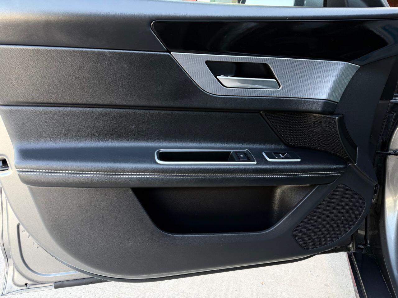 Jaguar XF view 15