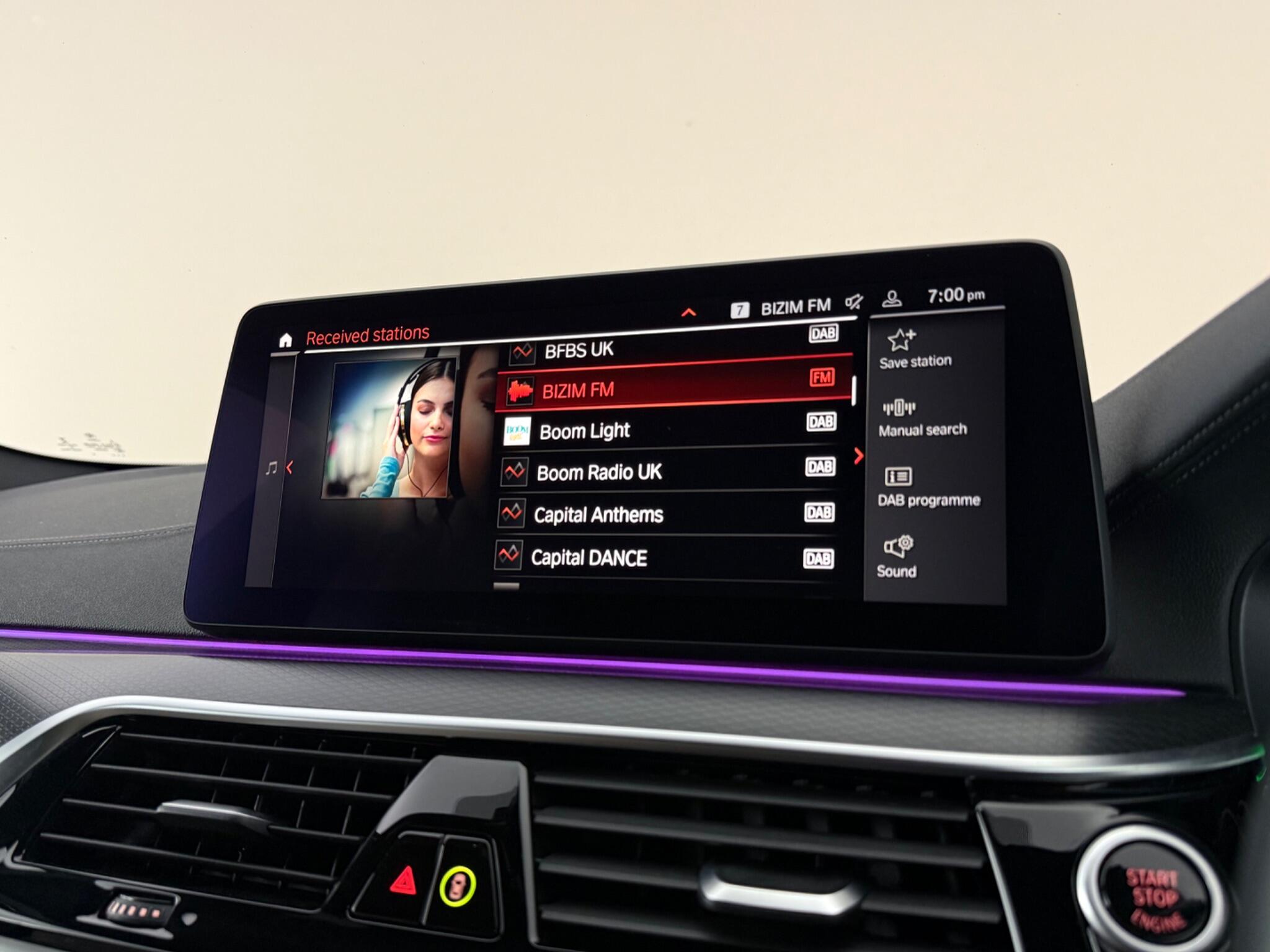 BMW 5 Series view 25