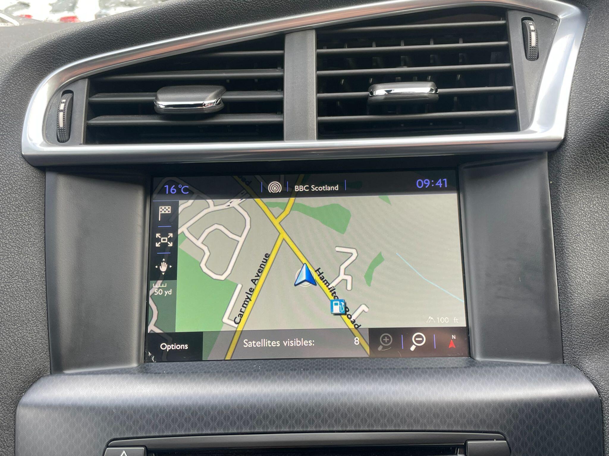 DS Automobiles DS 4 view 27
