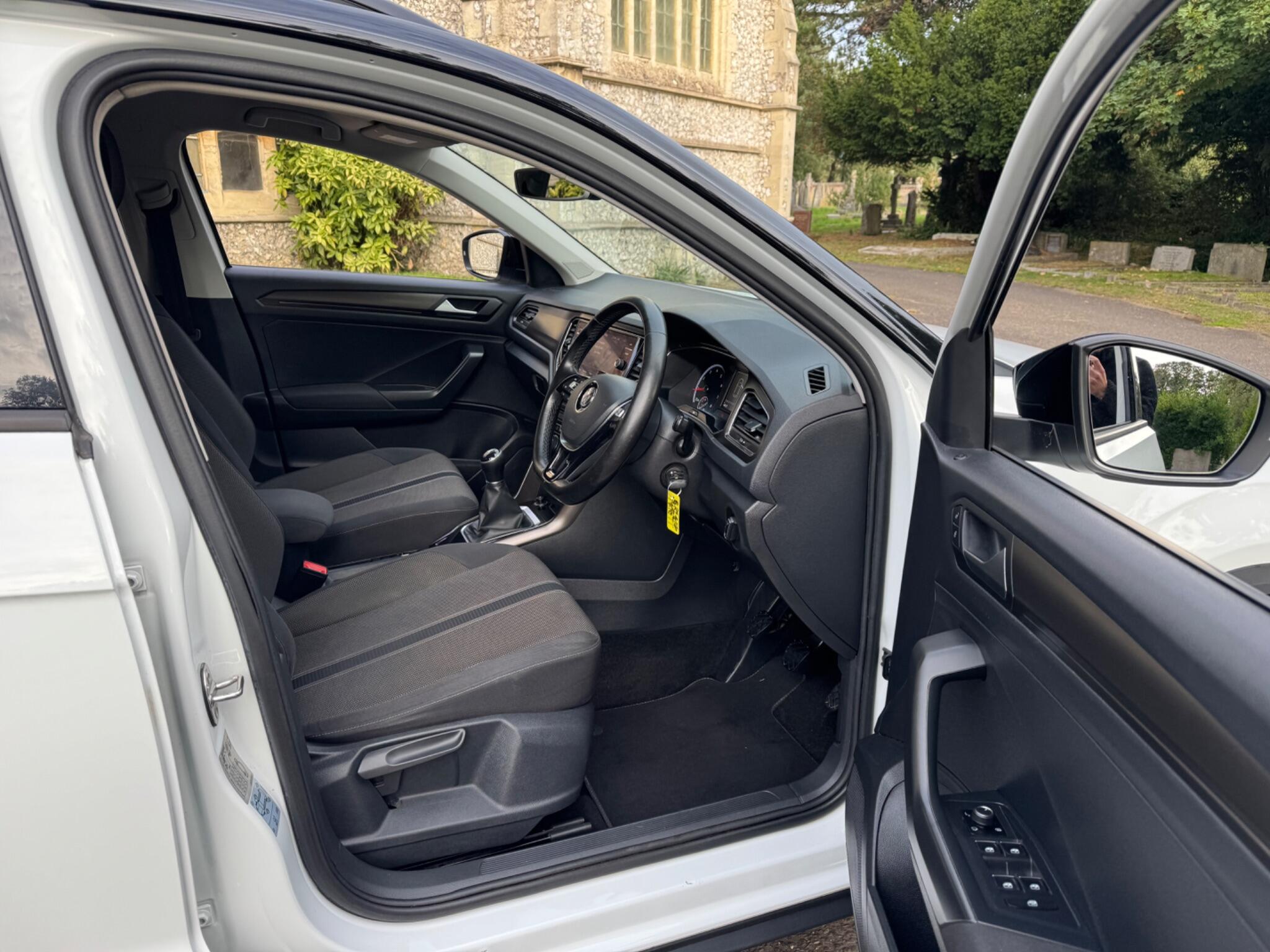 Volkswagen T-Roc view 30