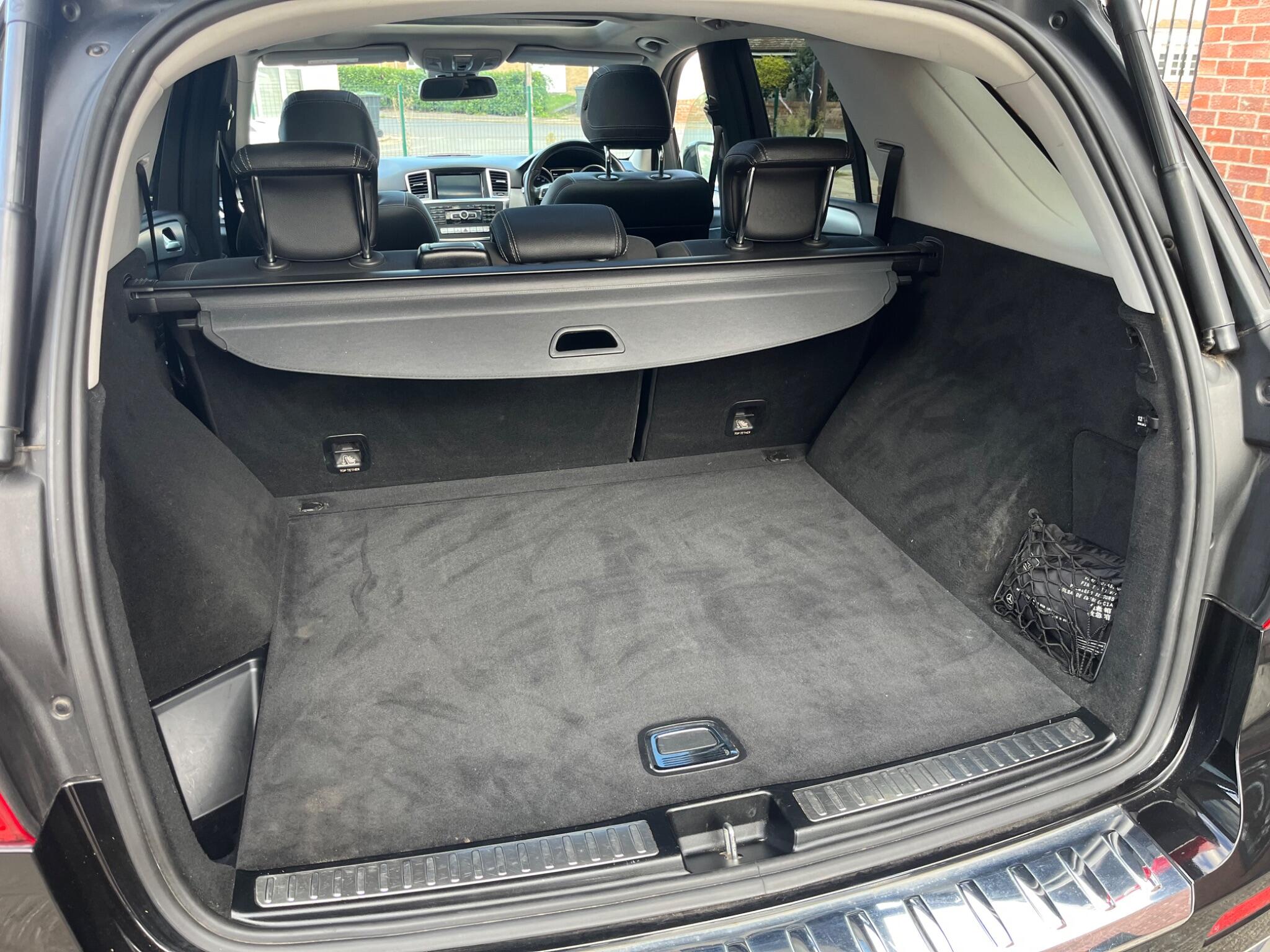 Mercedes-Benz M-Class view 22