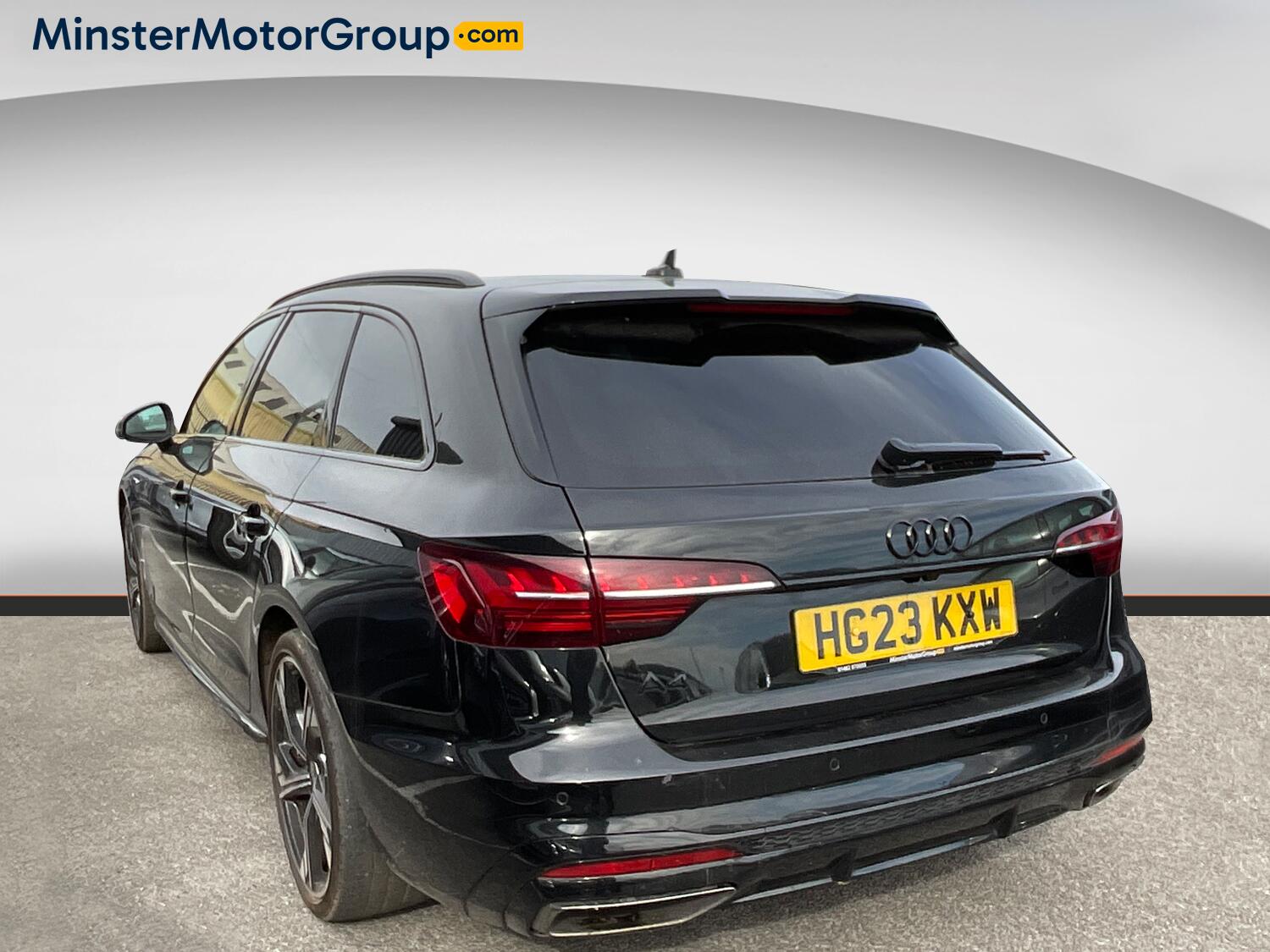 Audi A4 Avant view 4