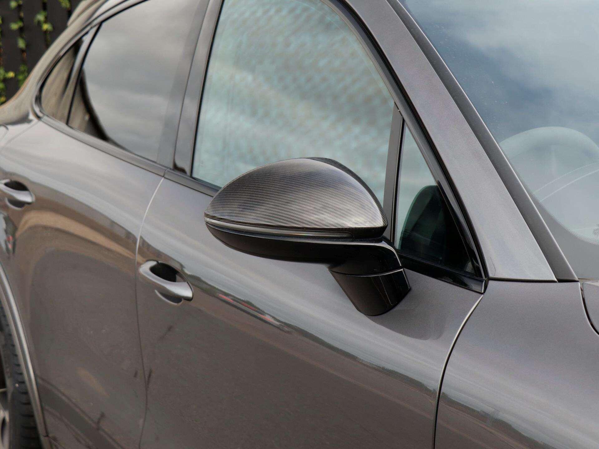 Porsche Cayenne view 33