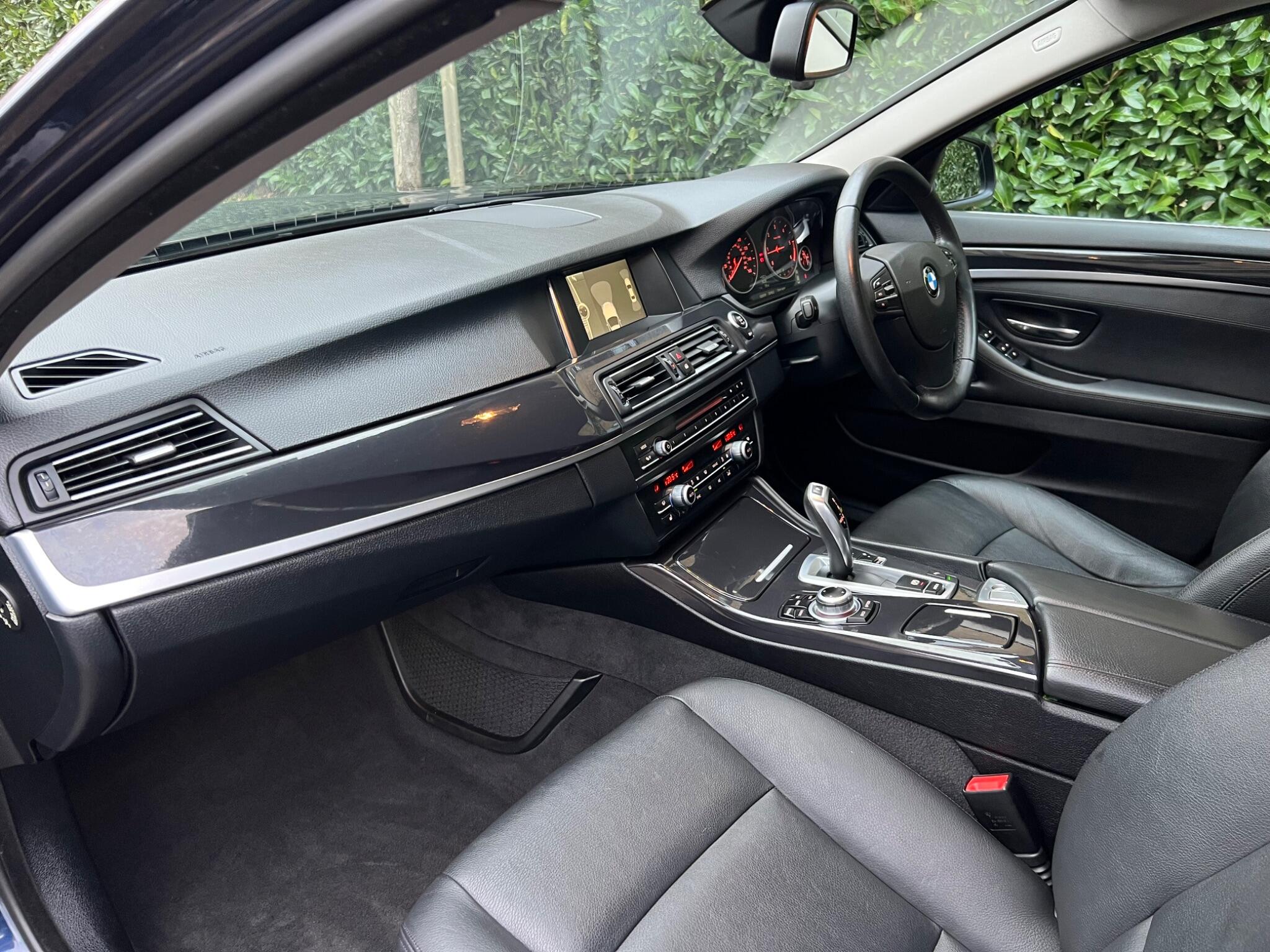 BMW 5 Series view 17