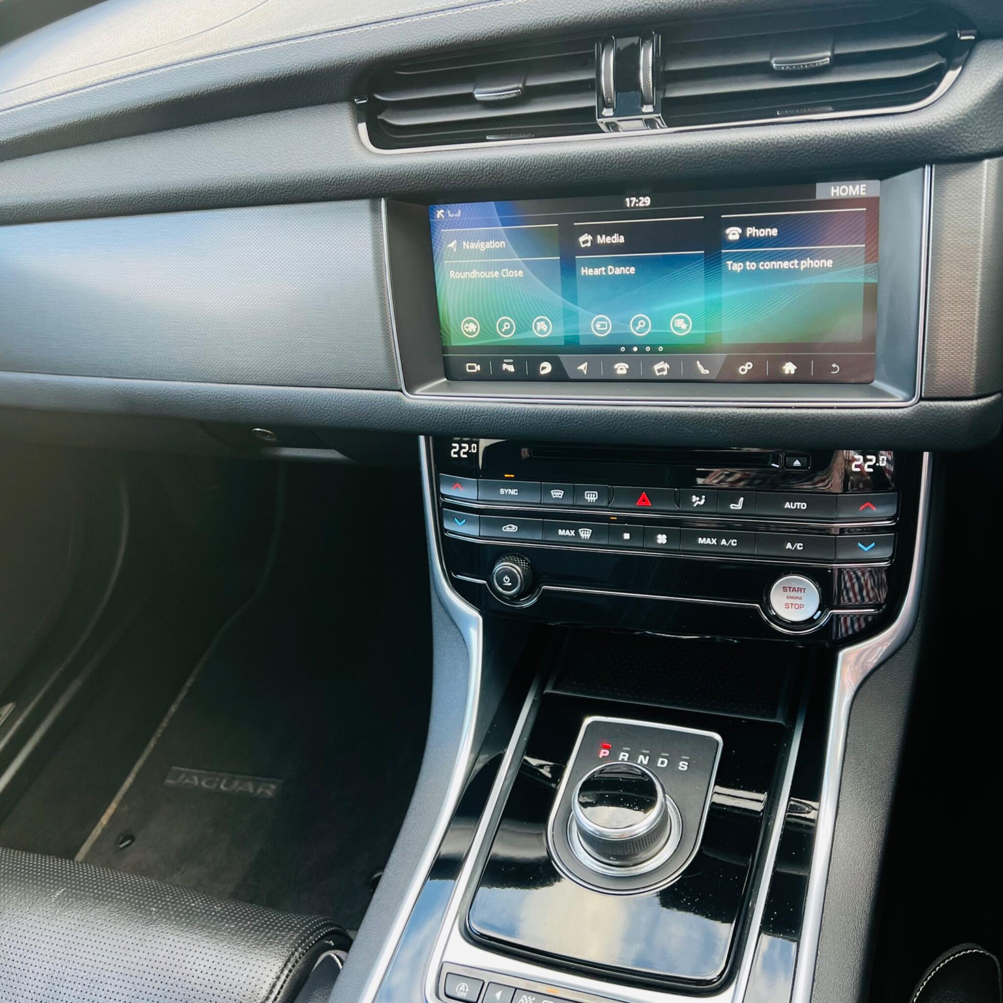 Jaguar XF view 16