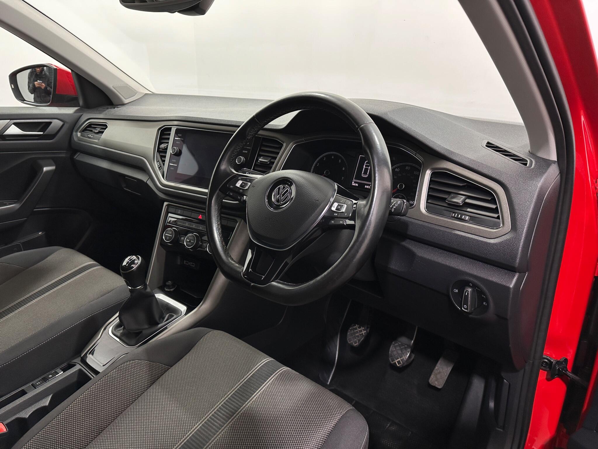 Volkswagen T-Roc view 10