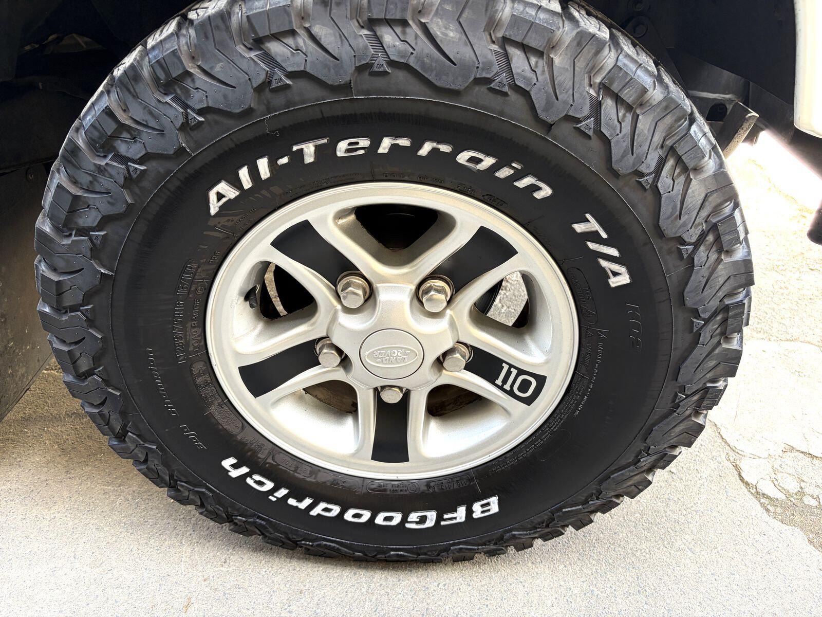 Land Rover Defender view 29