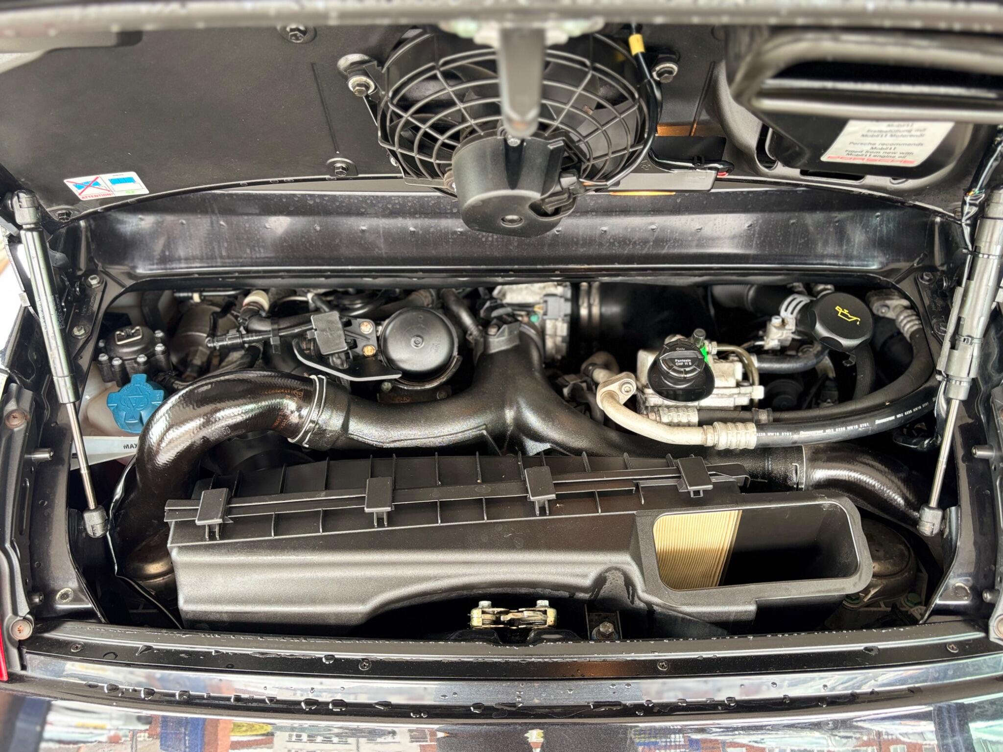 Porsche 911 view 16