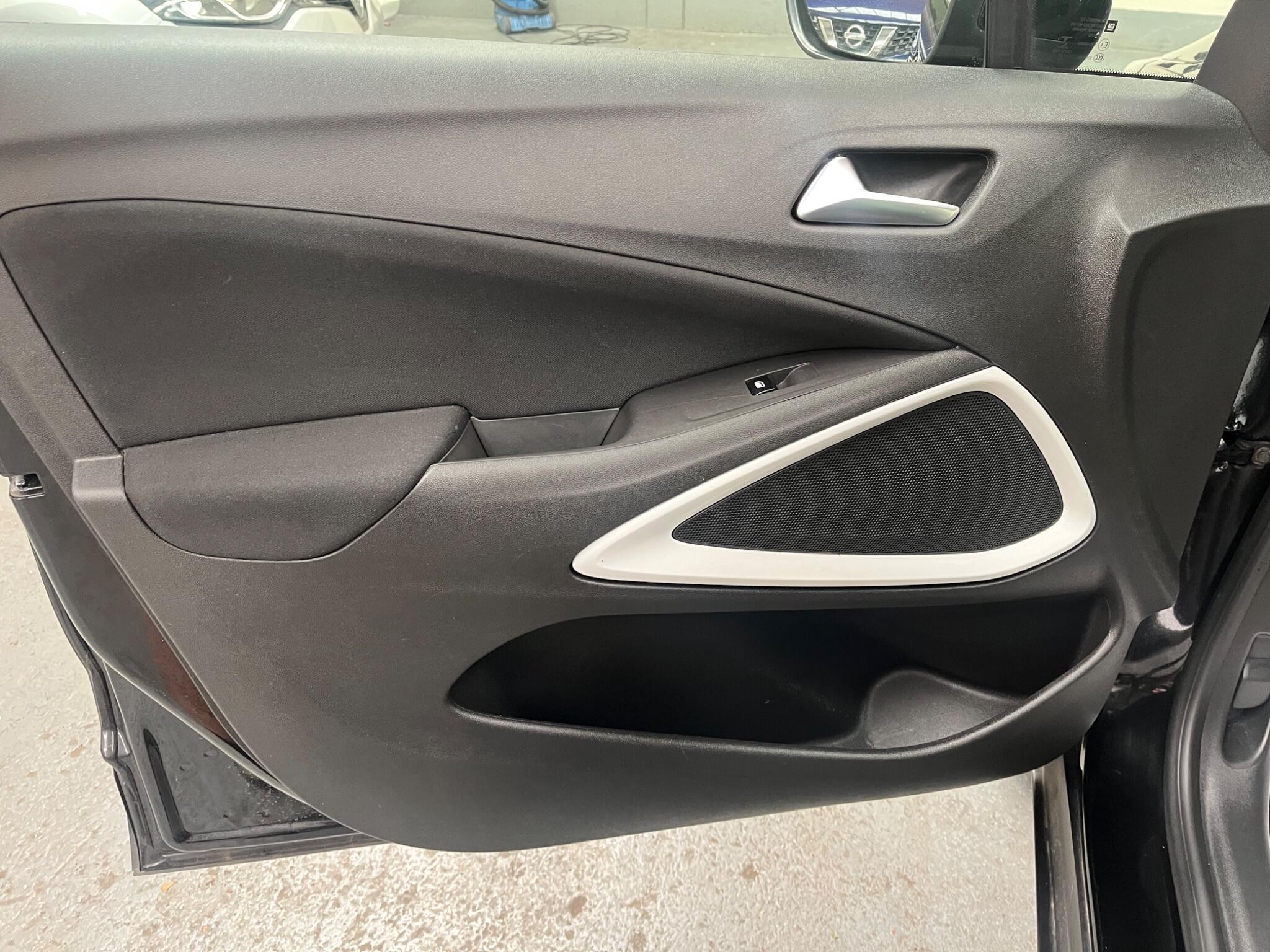Vauxhall Crossland X view 39