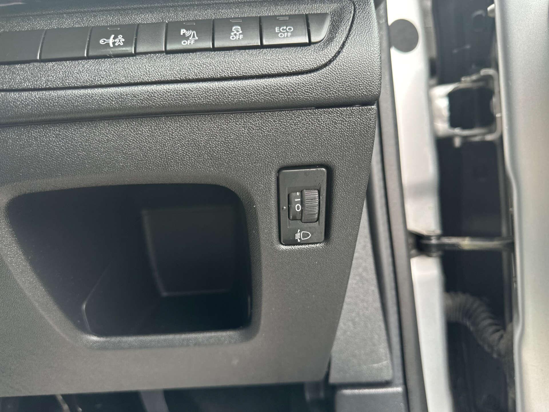 Peugeot 208 view 35
