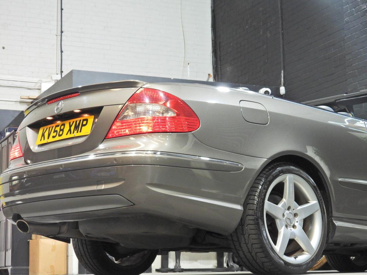 Mercedes-Benz CLK view 41