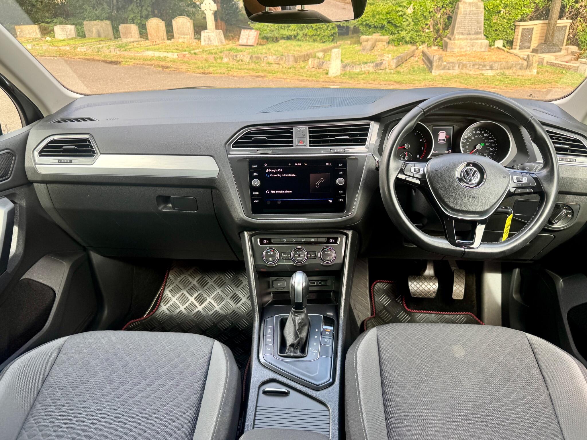 Volkswagen Tiguan view 25