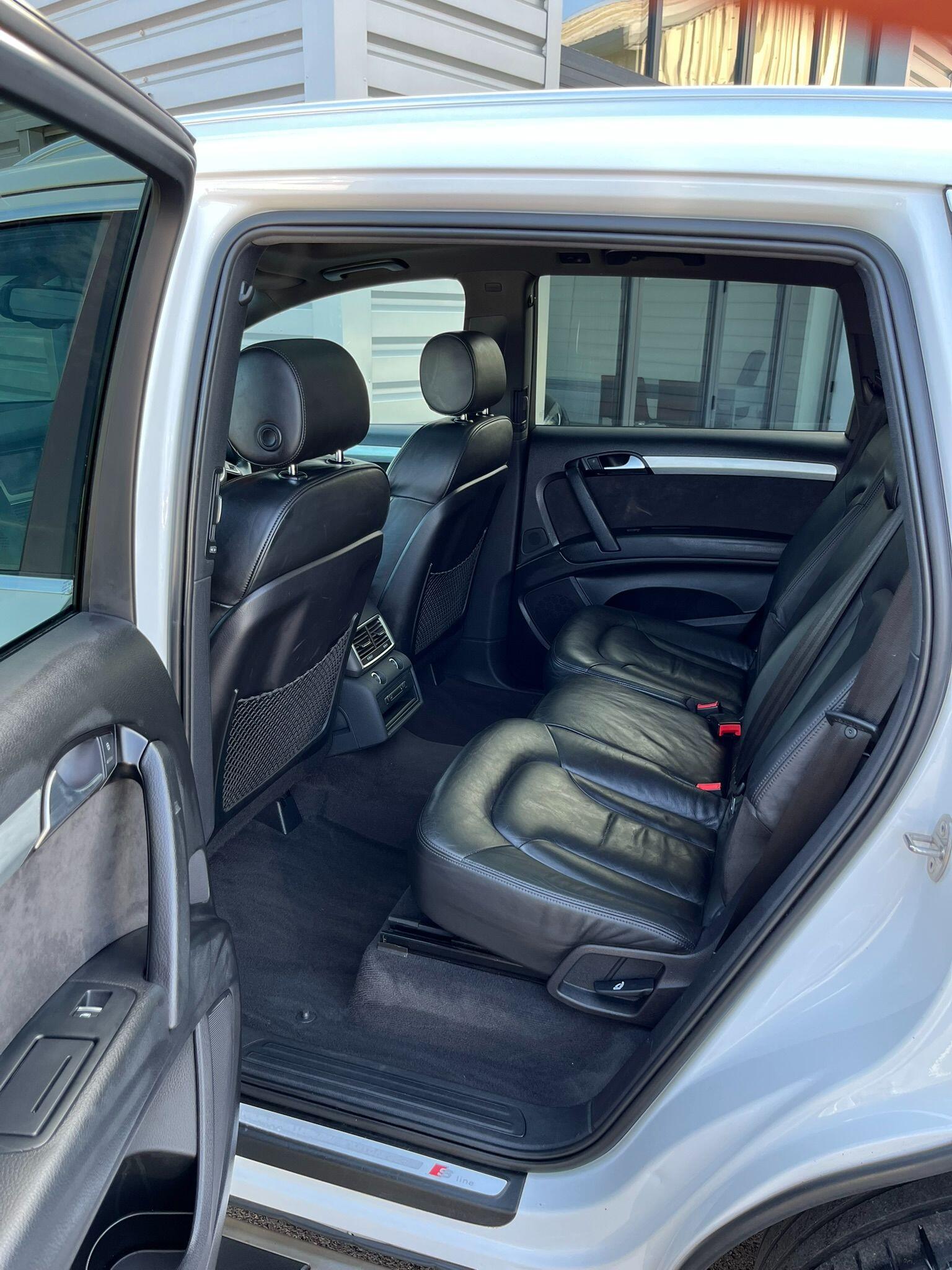 Audi Q7 view 17