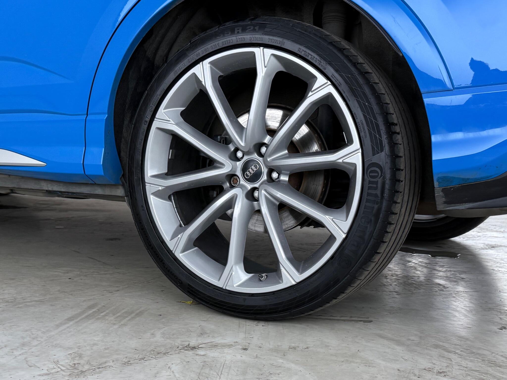 Audi RS Q3 view 9