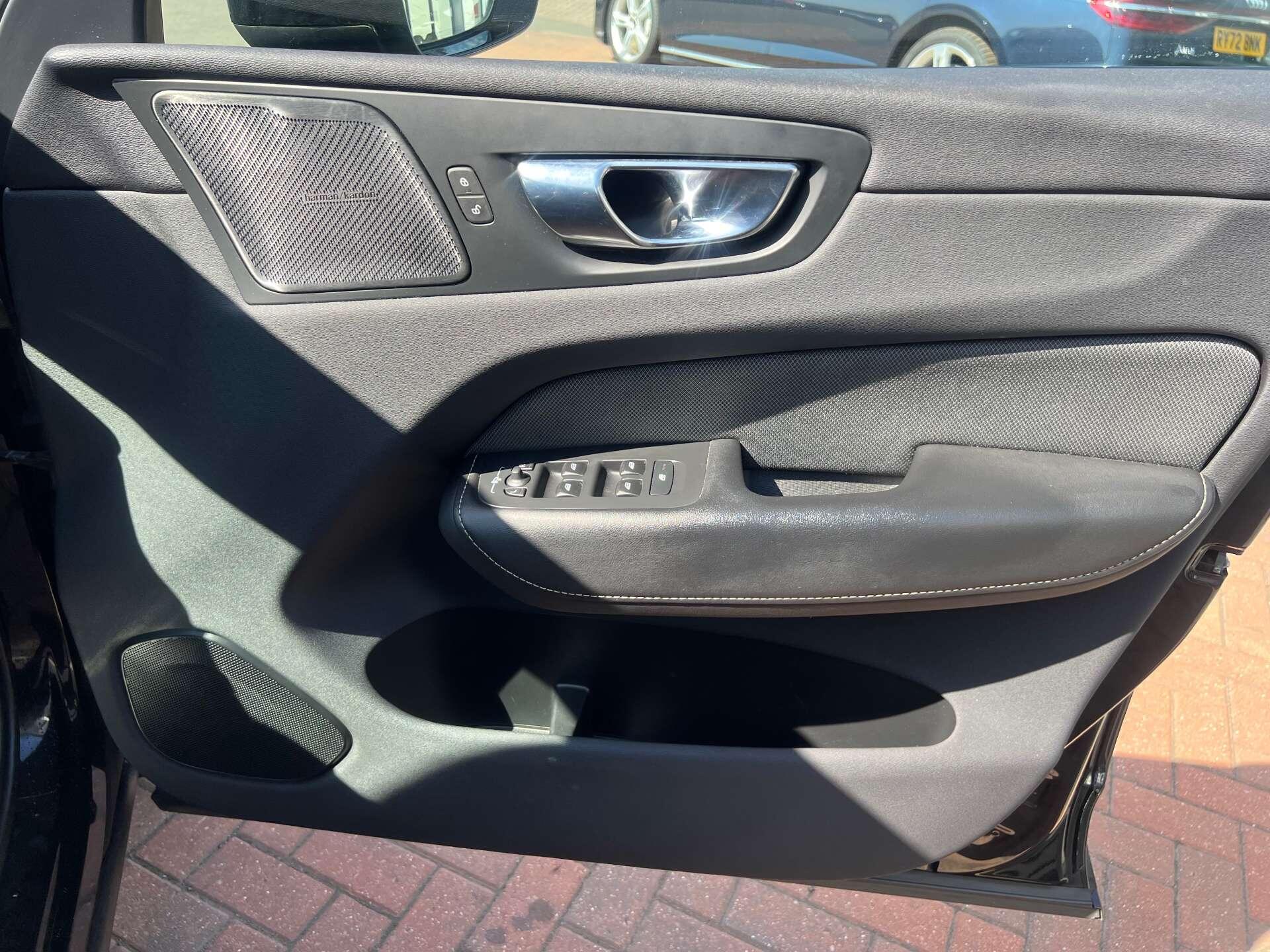 Volvo XC60 view 15