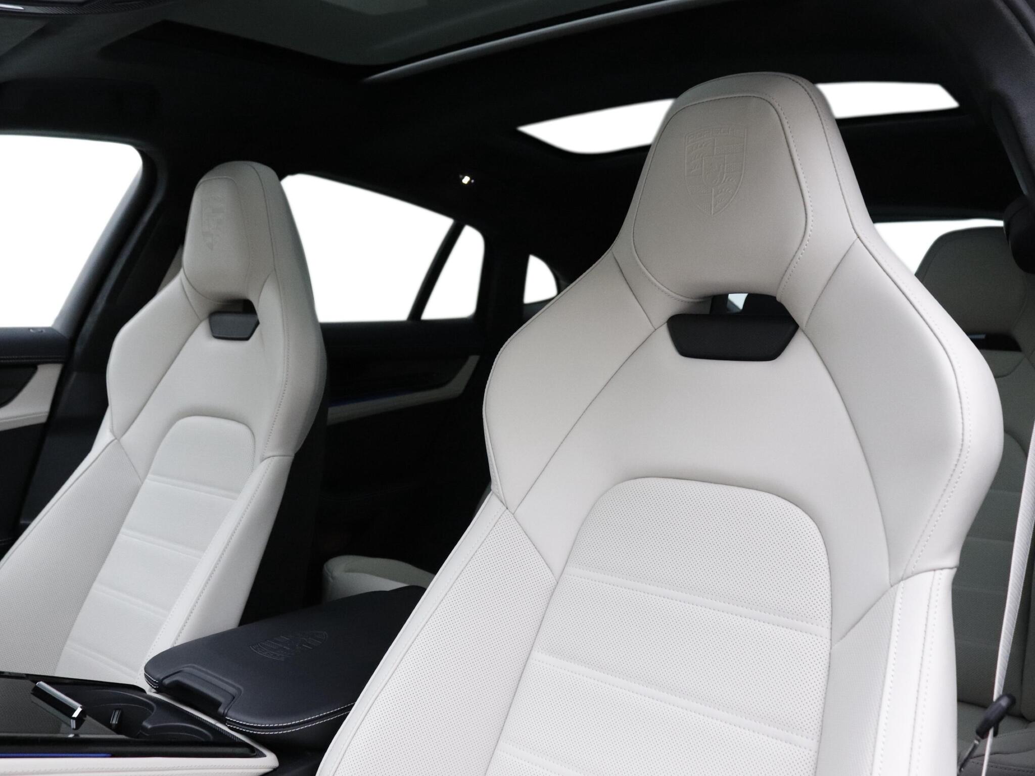 Porsche Panamera view 14