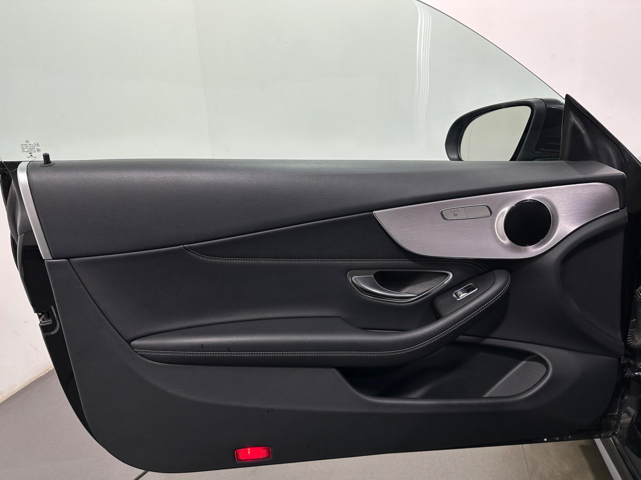 Mercedes-Benz C-Class view 38