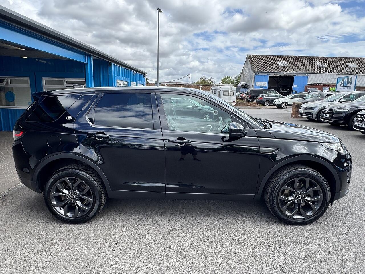 Land Rover Discovery Sport view 8