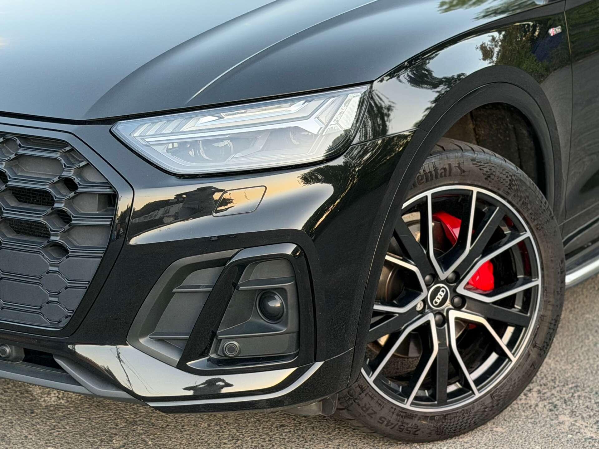 Audi Q5 view 11