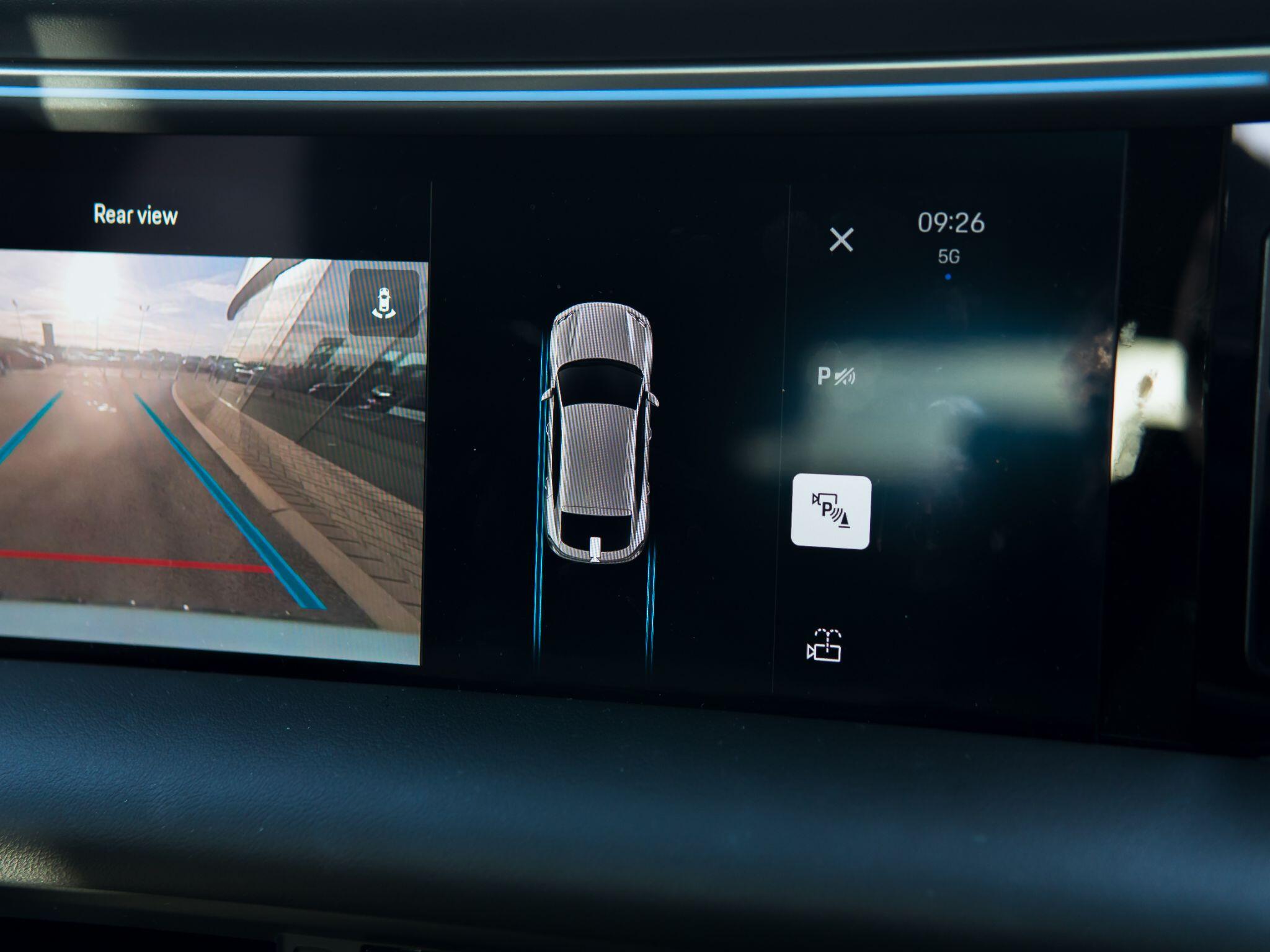 Porsche Macan view 27