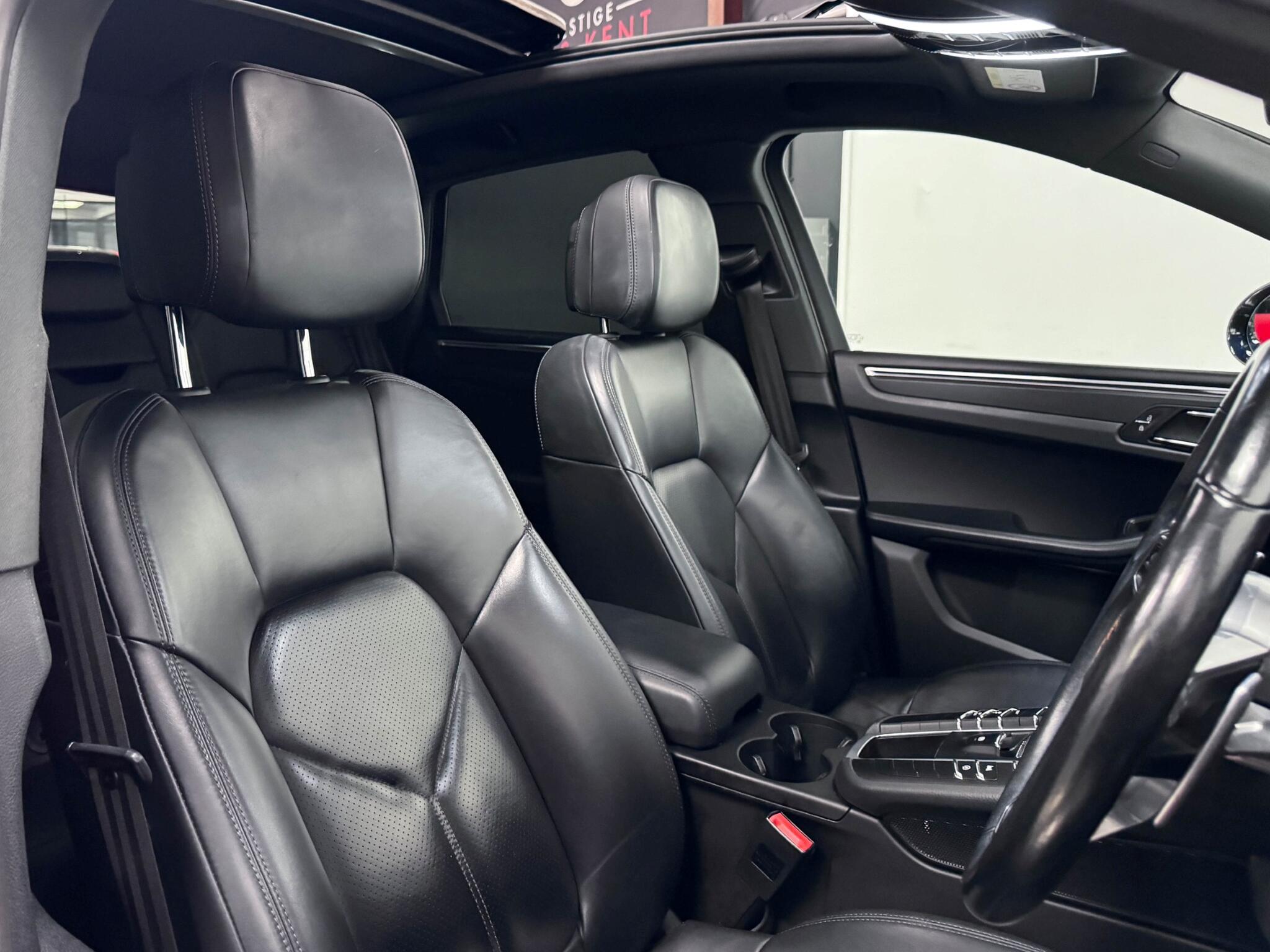 Porsche Macan view 28