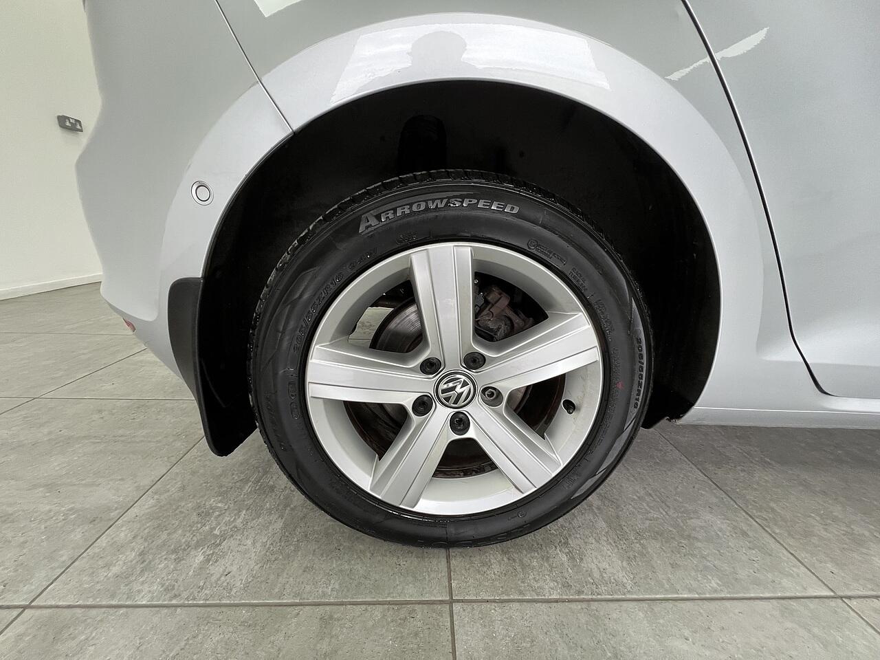 Volkswagen Golf view 22