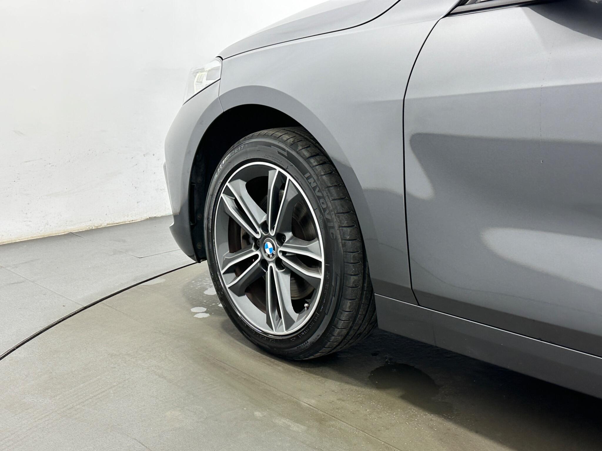 BMW 1 Series view 50