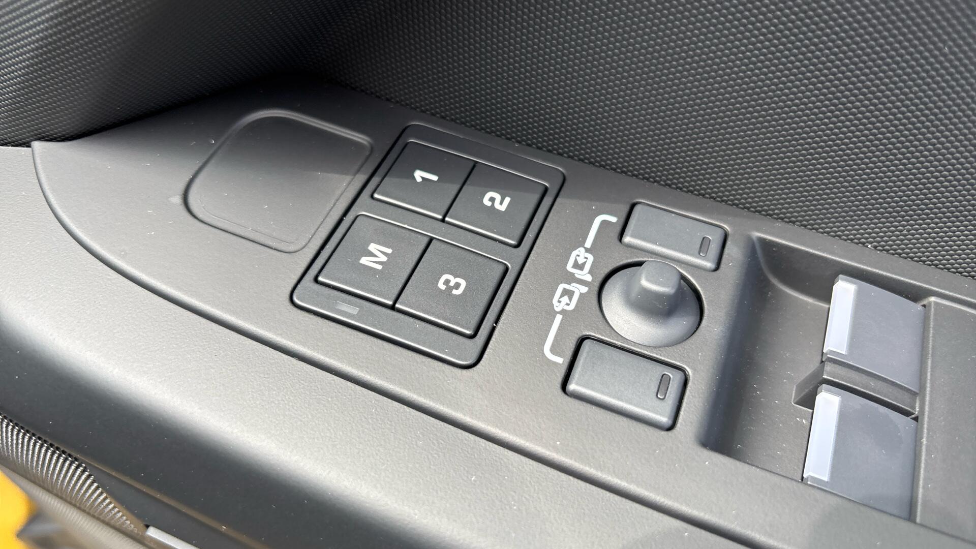 Land Rover Defender view 45
