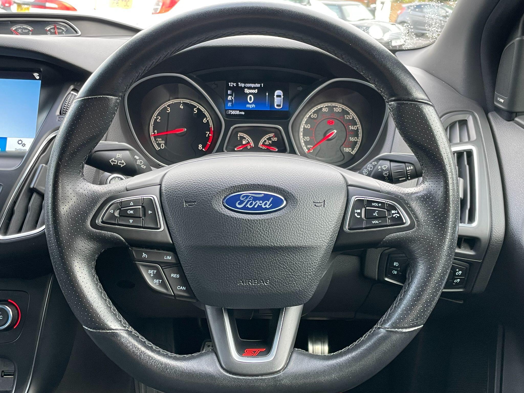 Ford Focus view 32
