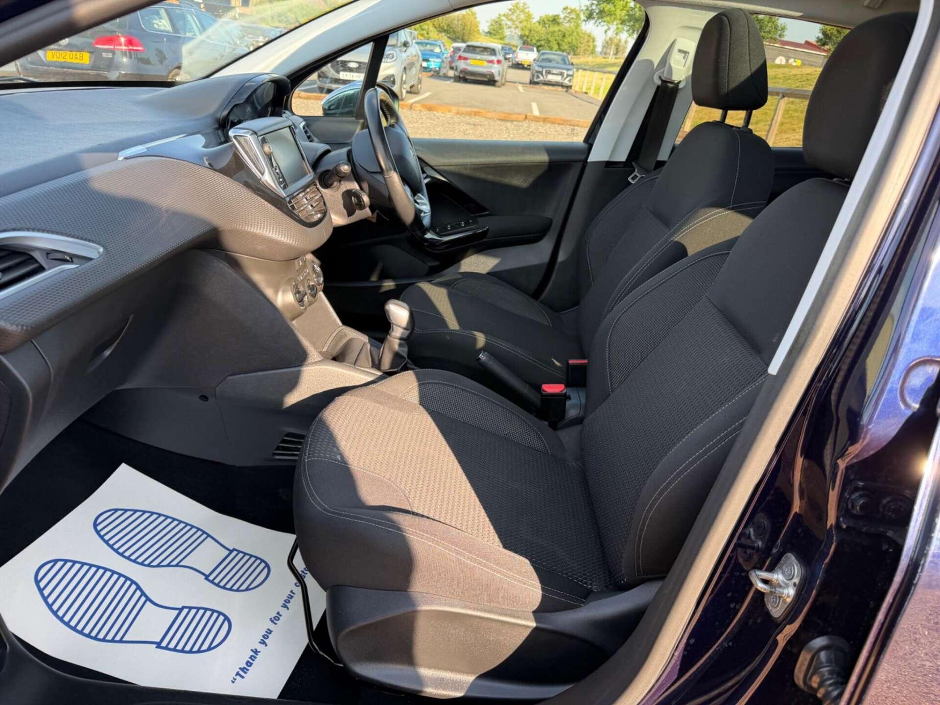 Peugeot 208 view 22