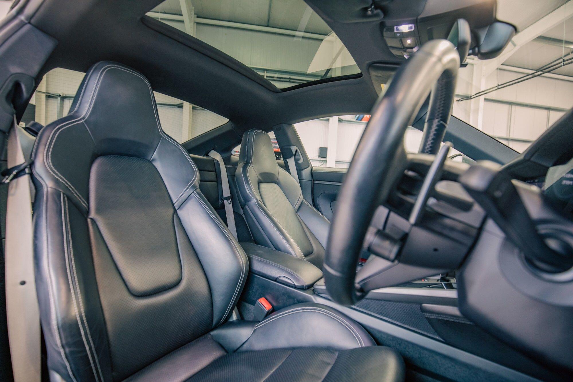 Porsche 911 view 35