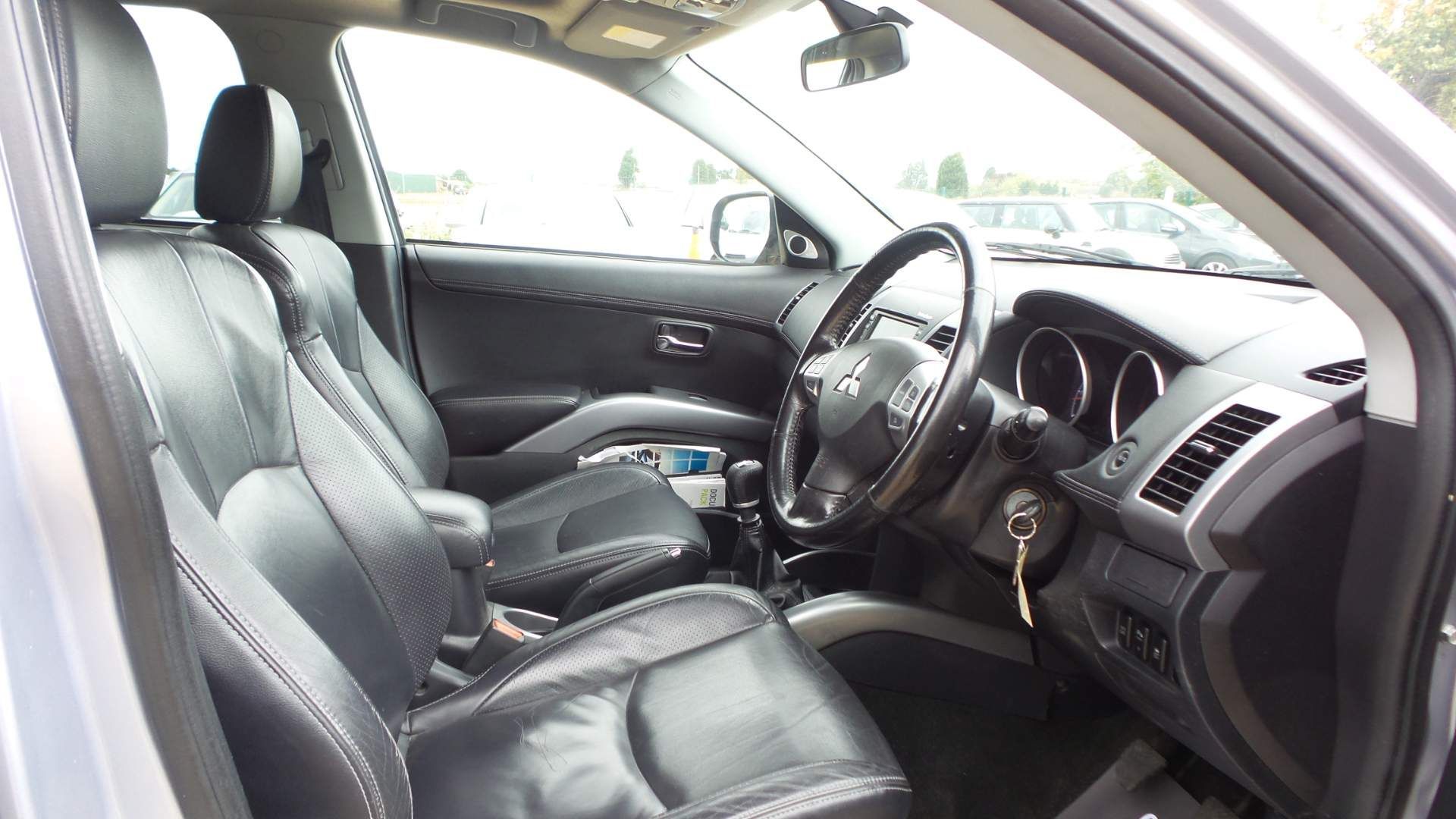 Mitsubishi Outlander view 7