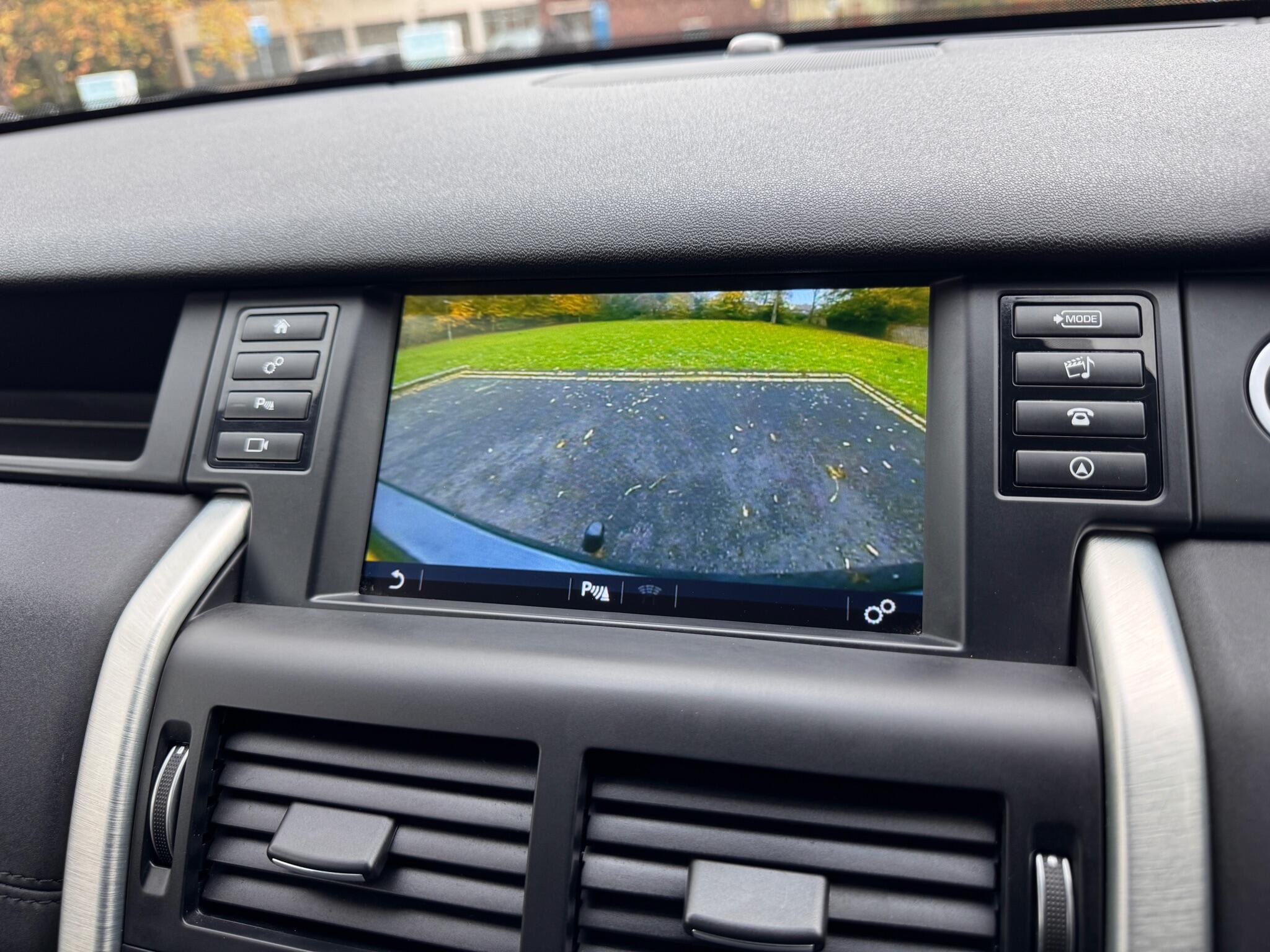2016 Land Rover Discovery Sport 2.0 TD4 SE Tech 4WD Euro 6 (s/s) 5dr (5 Seat) • 100,000 miles image 26