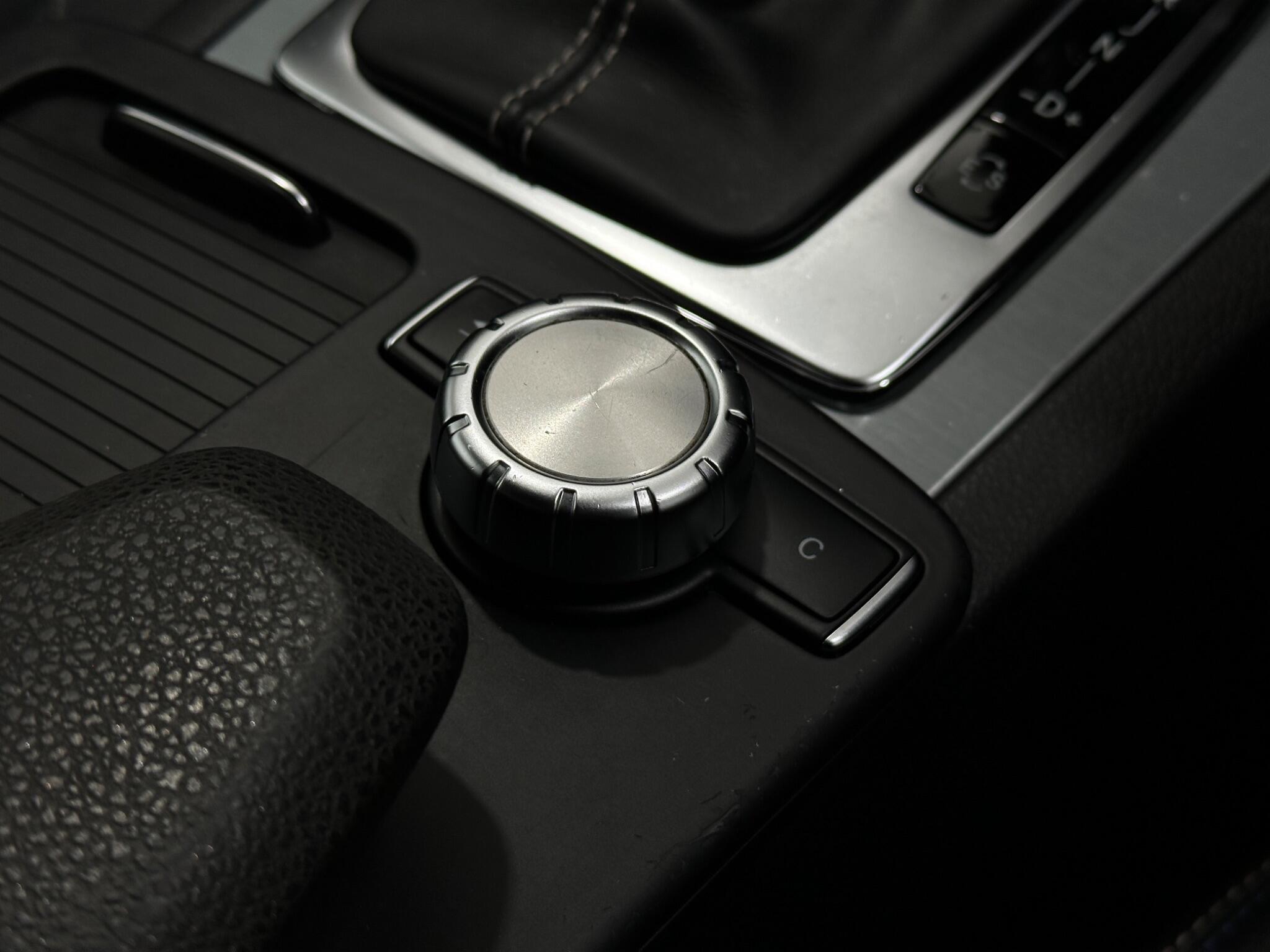 Mercedes-Benz C-Class view 19