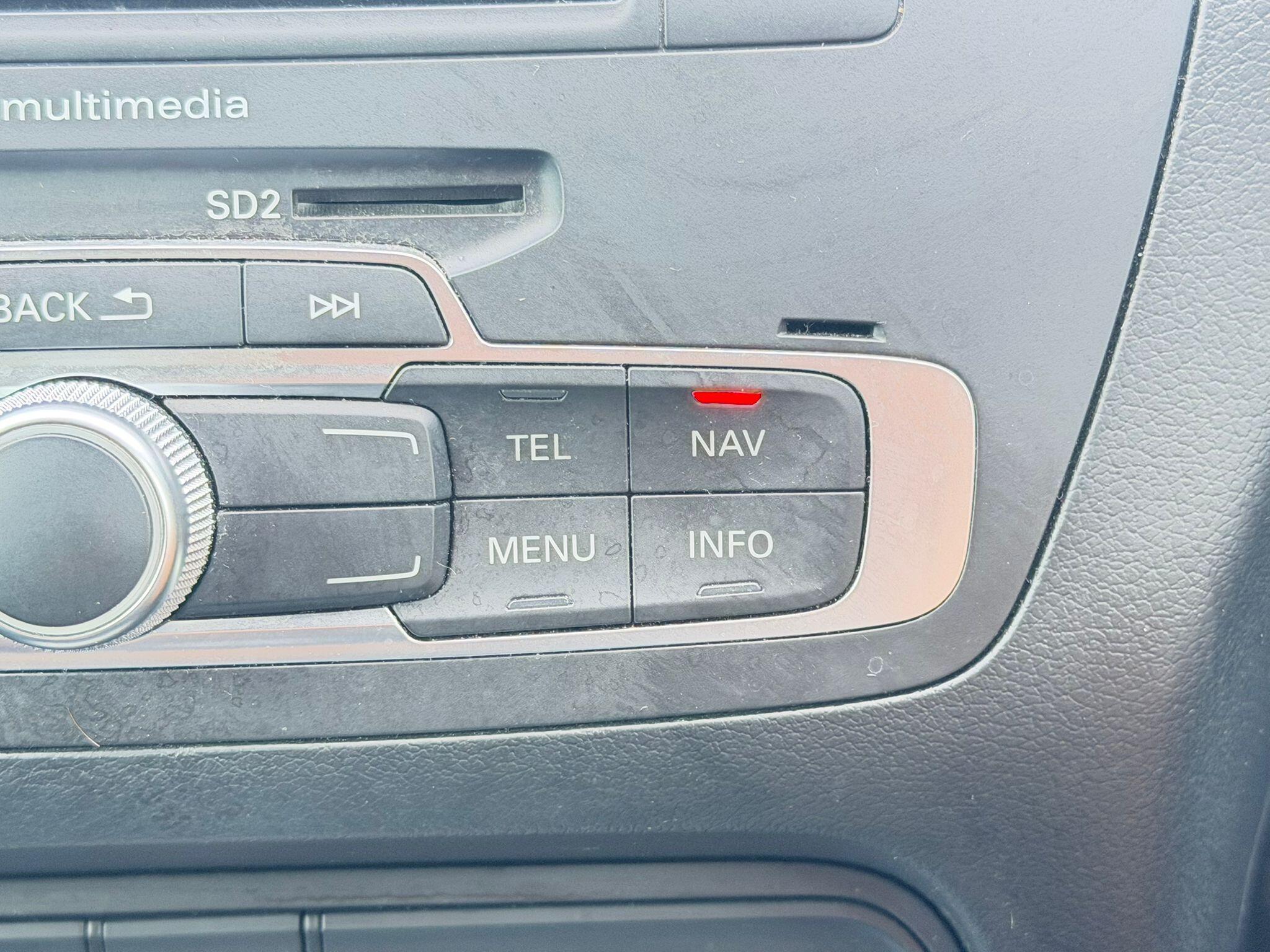 Audi Q3 view 26