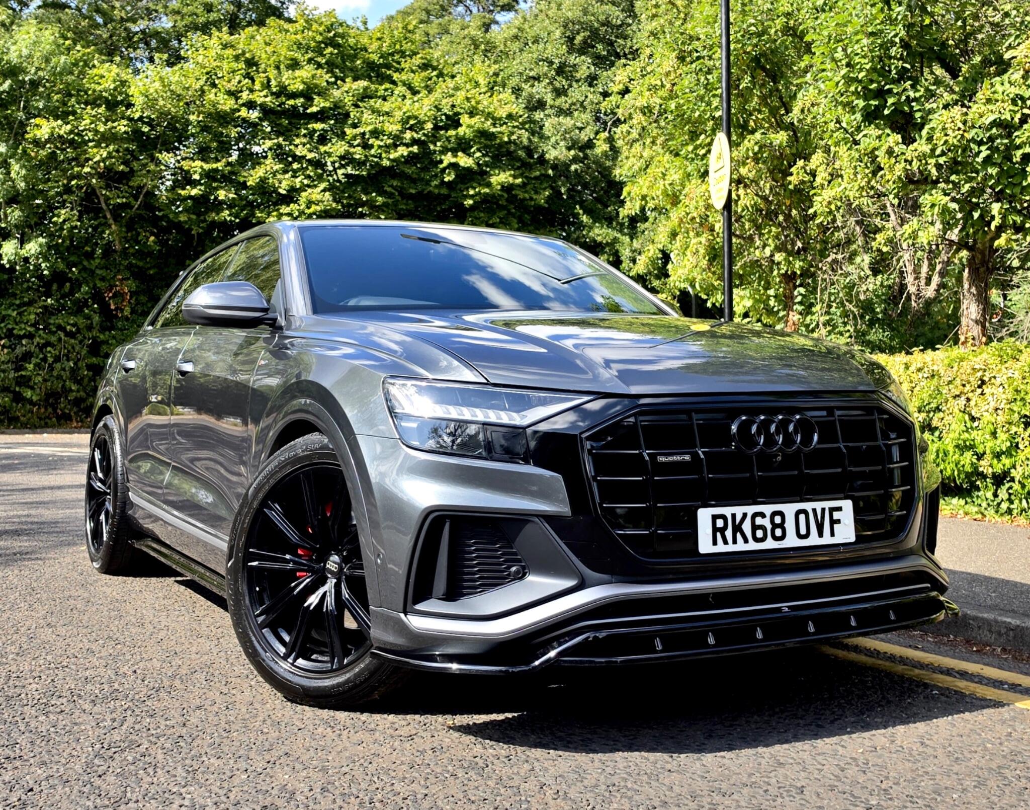 Audi Q8 view 20