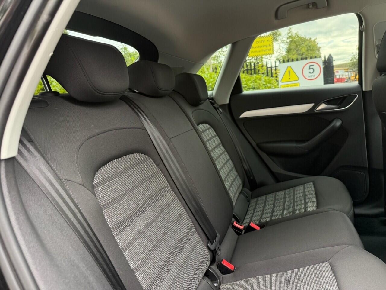 Audi Q3 view 35