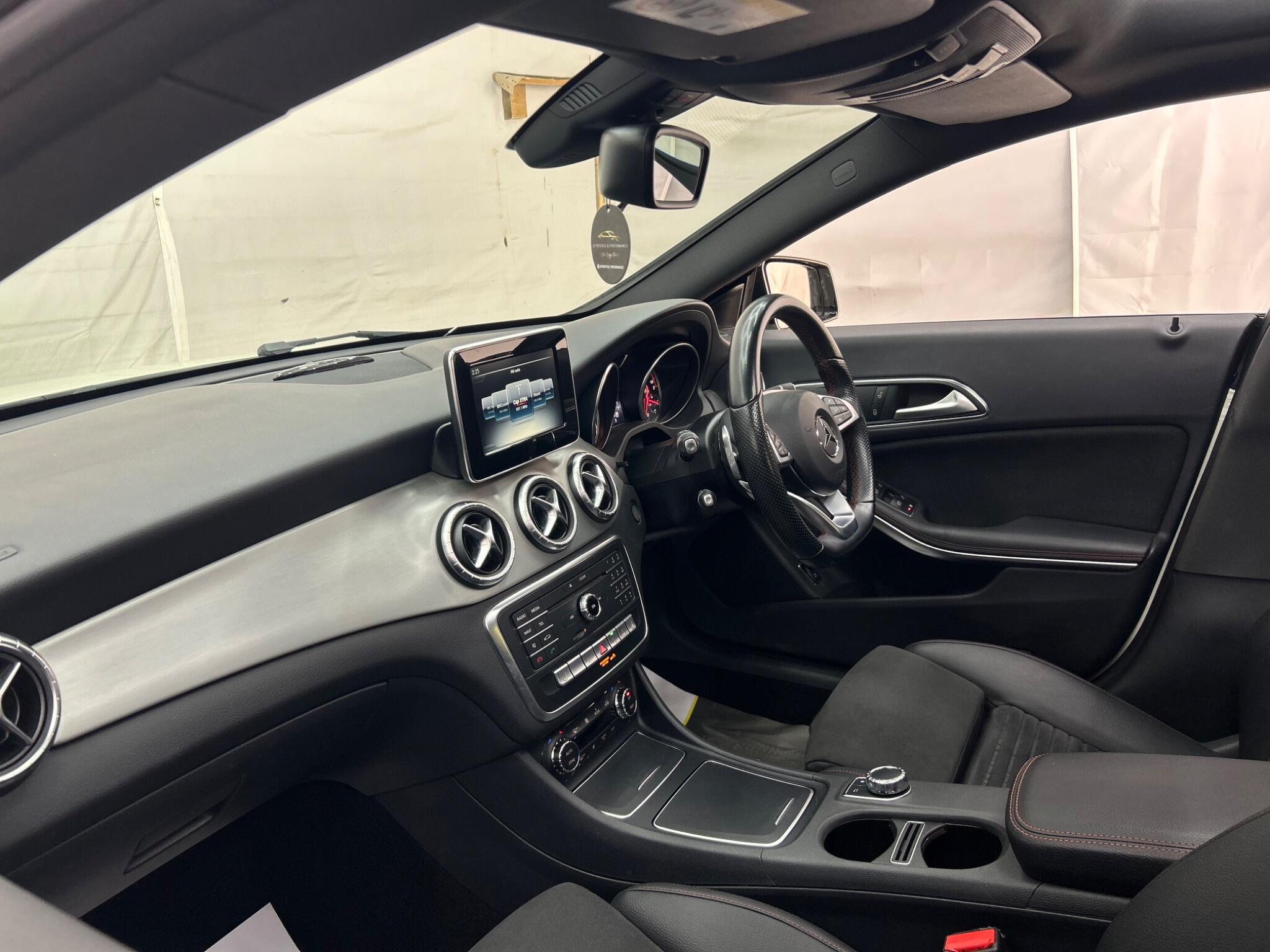Mercedes-Benz Cla view 13