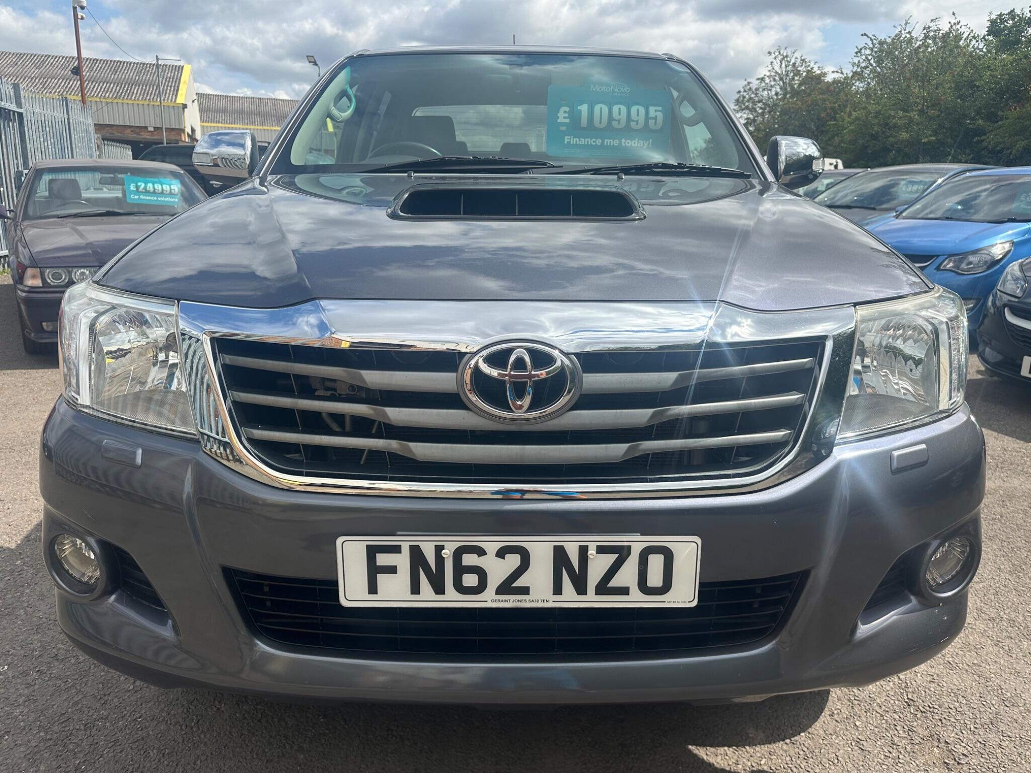 Toyota Hilux view 16