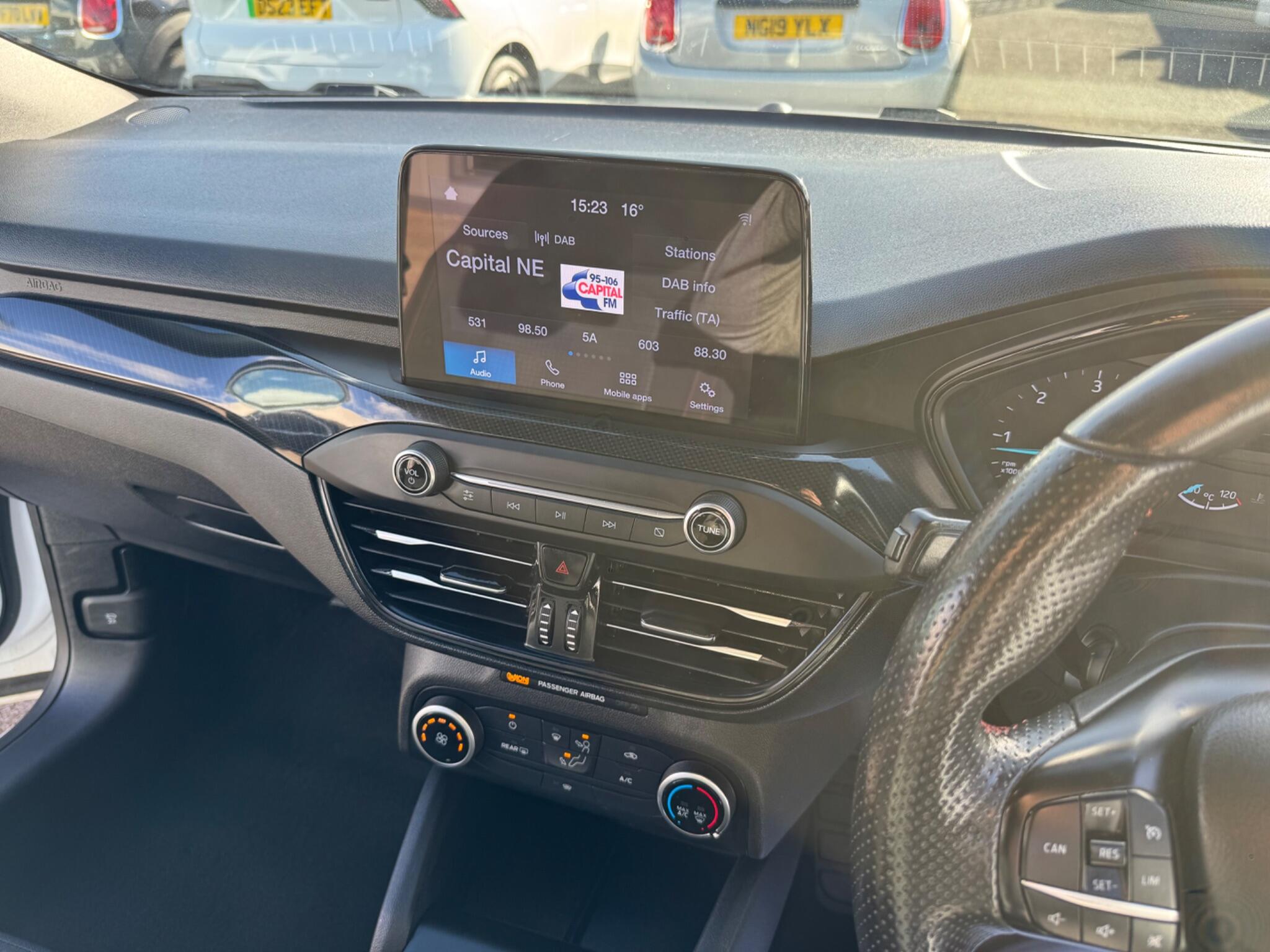 Ford Focus view 33