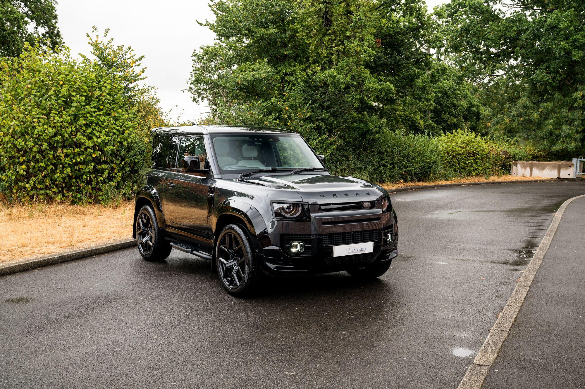 Land Rover Defender 90 view 11