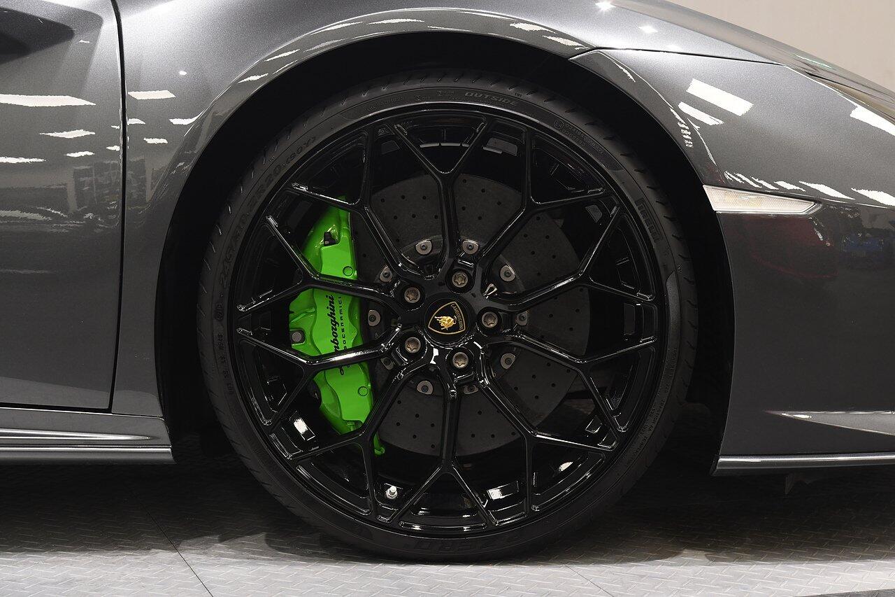 Lamborghini Huracan view 44