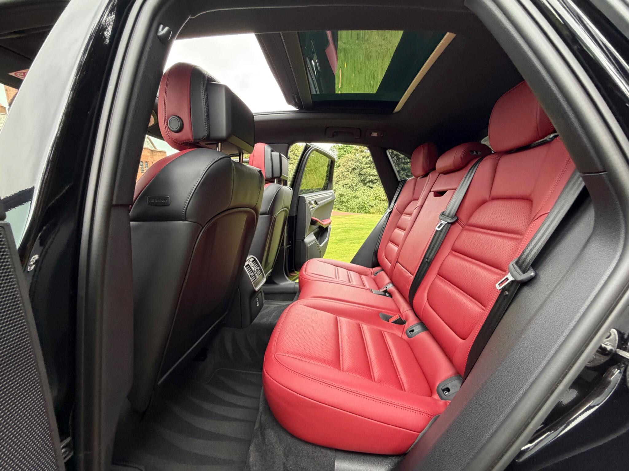 Porsche Macan view 19