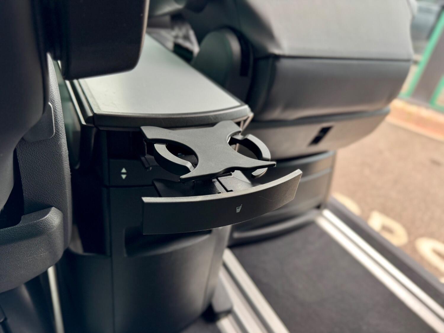Volkswagen Caravelle view 54