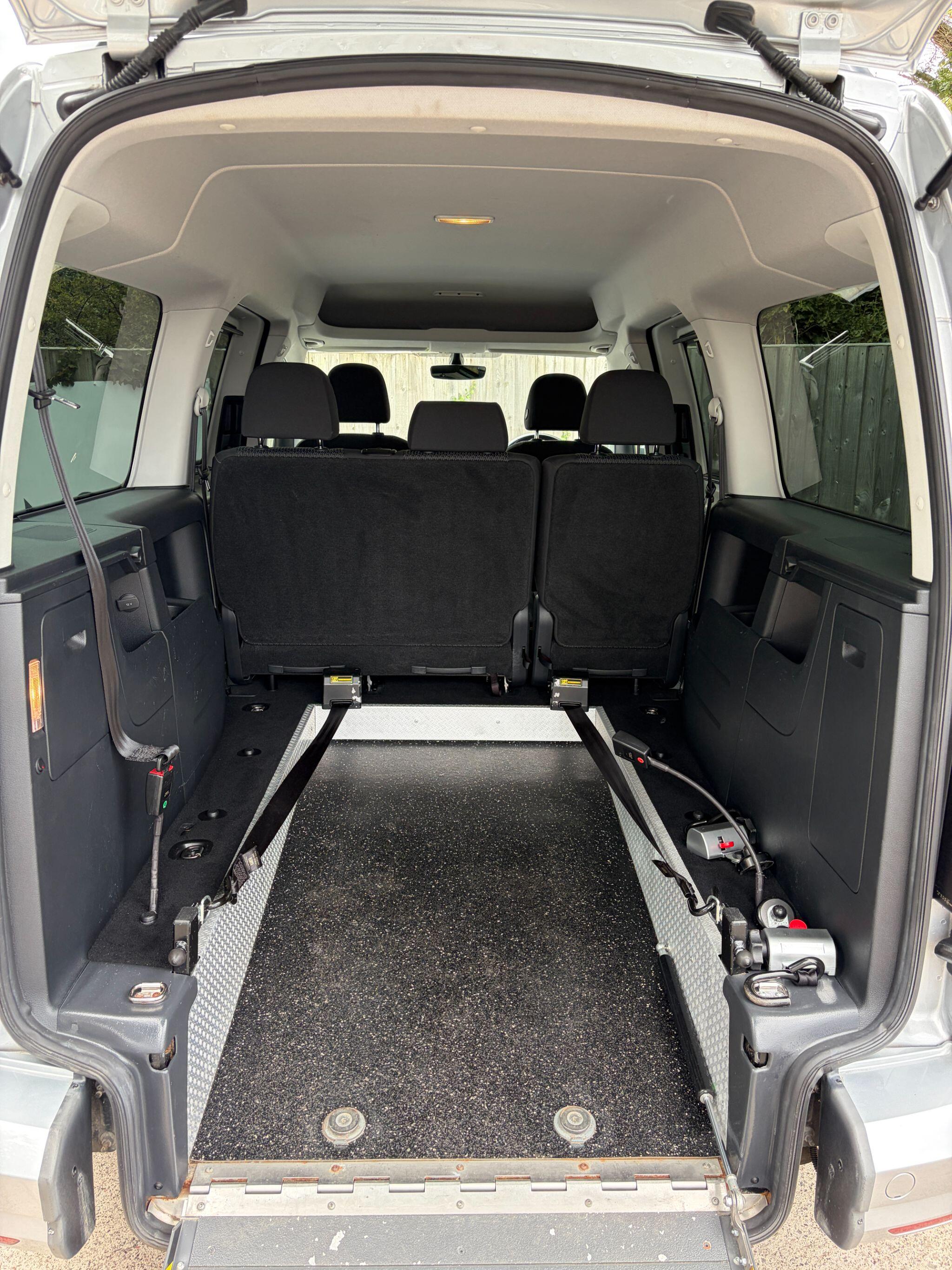 Volkswagen Caddy Maxi Life view 16