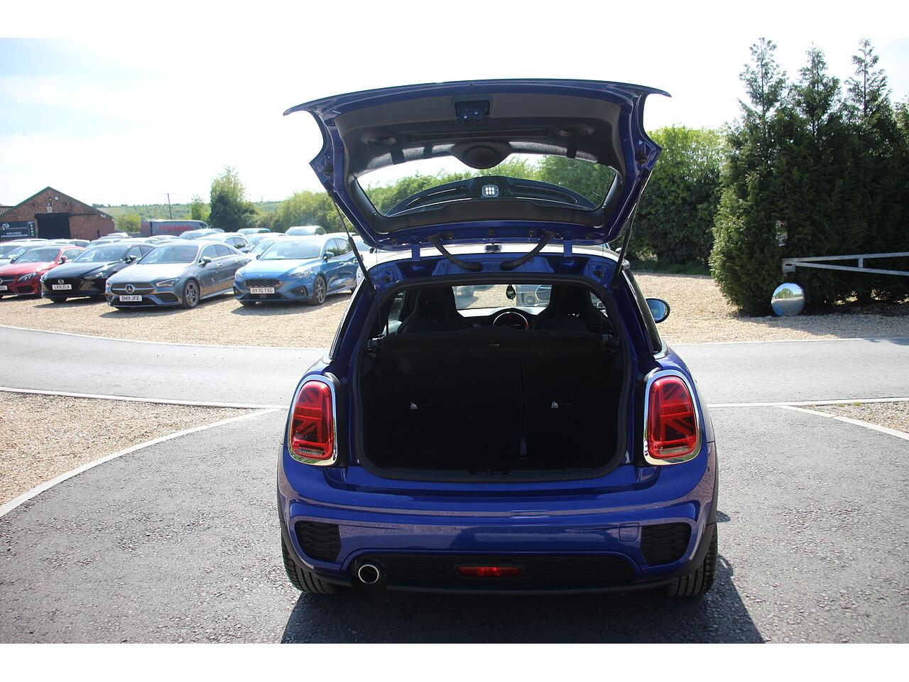 Mini Cooper view 32