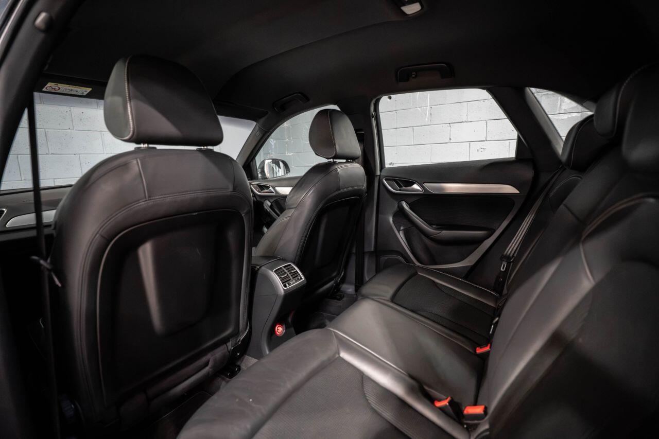 Audi Q3 view 20